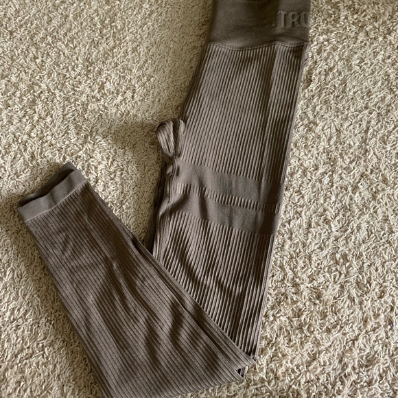 Stronger yoga pants - Picture 3 of 3